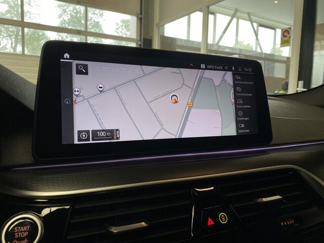 BMW 5-SERIE 520i Edition Plus M pakket, Schuifdak, 19inch Sfeerverlichting