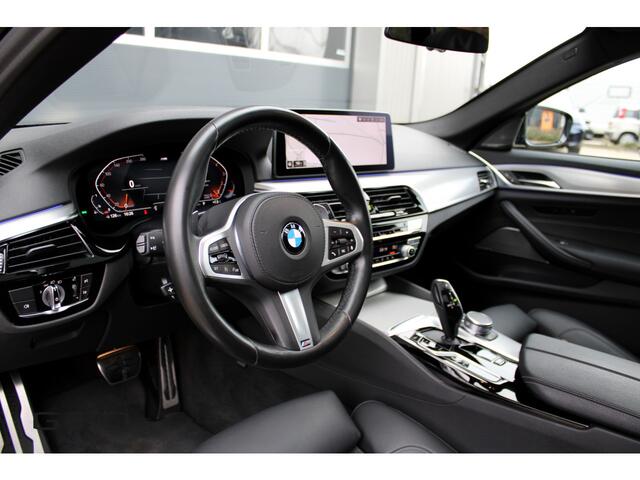 BMW 5-SERIE Touring 530i High Executive M-Sport/BTW/Panorama/Surround/Harman Kardon/Memory/Trekhaak