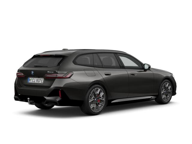 BMW 5-SERIE Touring 550e xDrive M Sportpakket Pro | Innovation Pack | Comfort Pack | Travel Pack | Panoramadak | Bowers & Wilkins