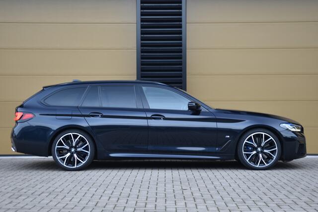 BMW 5-SERIE Touring 540i xDrive High Executive * M-Sport * Panoramadak * Laser * Stoelmassage * Softclose *
