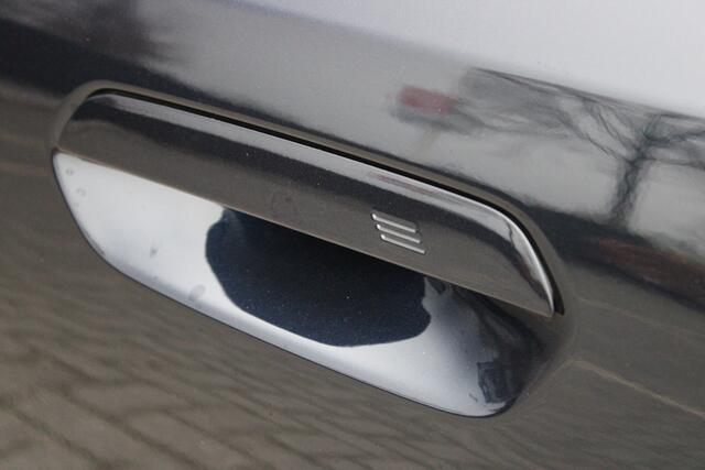 BMW 5-SERIE 550e xDrive M Sport Automaat / Panoramadak / Trekhaak / Adaptief Onderstel Professional / Bowers & Wilkins / Parking Assistant Professional / Adaptieve LED