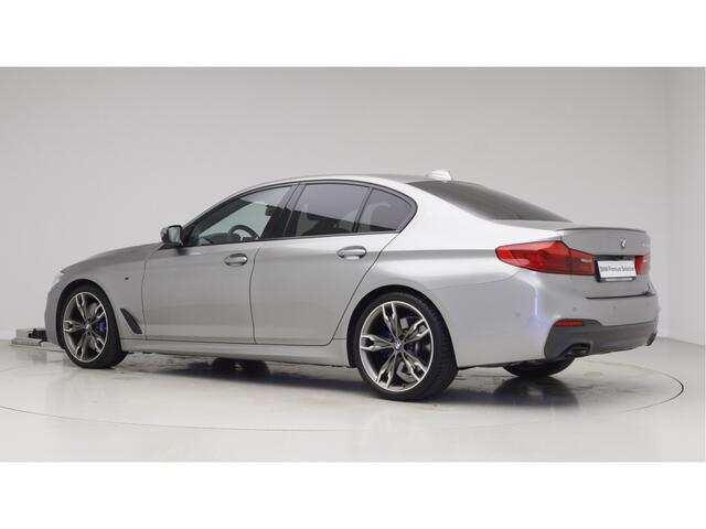 BMW 5-SERIE 540i M-Sport | Individual Donington Gray | M550i LM velgen | Trekhaak | Lederen dash | Harman Kardon | Trekhaak