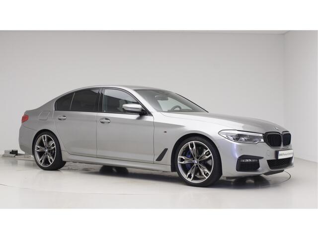 BMW 5-SERIE 540i M-Sport | Individual Donington Gray | M550i LM velgen | Trekhaak | Lederen dash | Harman Kardon | Trekhaak