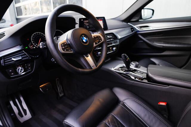 BMW 5-SERIE Touring 540i xDrive 340 pk High Executive /Pano-Dak/ Head-Up/ Harman&Kardon/ Keyless/ 360-camera/ Sport-Stoelen/ Stoel.Verw/ 20''LMV