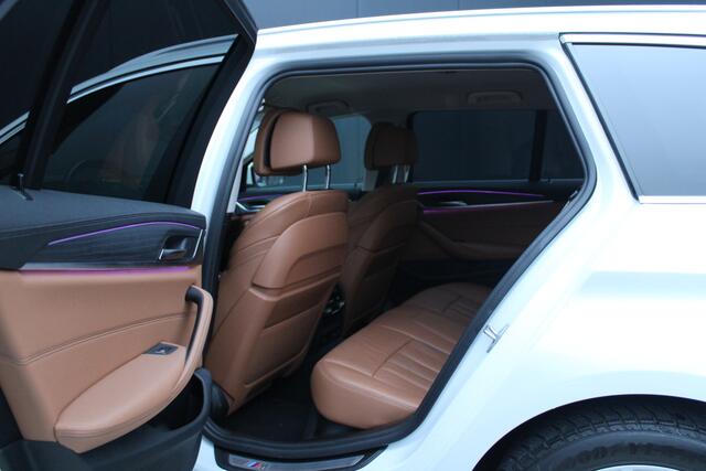 BMW 5-SERIE Touring 520e High Executive - Laser - Memory - HUD - Achteras besturing - Stoel/Stuur verwarming - ACC - Keyless - Rijklaar