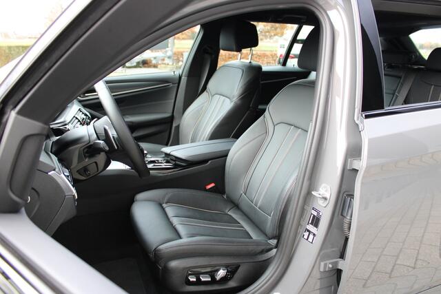 BMW 5-SERIE Touring 530i High Executive M Sport Automaat / Laserlight / Achteruitrijcamera / M Sportonderstel / Comfortstoelen / Live Cockpit Professional / Stoelverwarming