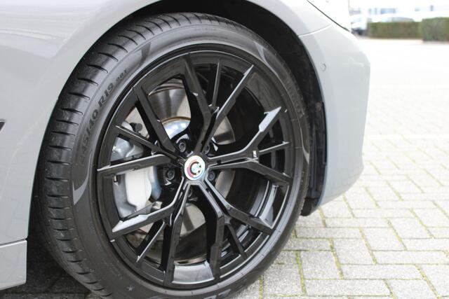 BMW 5-SERIE Touring 530i High Executive M Sport Automaat / Laserlight / Achteruitrijcamera / M Sportonderstel / Comfortstoelen / Live Cockpit Professional / Stoelverwarming