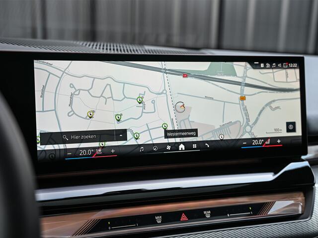 BMW 5-SERIE Touring 530e xDrive · M-Sport · Shadow Line · Panoramadak · Harman/Kardon · 360 Camera · Comfort Access · Stoel- en Stuurverwarming · Active Cruise · Ambiance · El. trekhaak