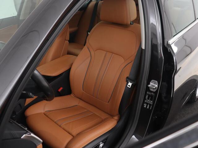 BMW 5-SERIE 540i High Executive | 51.800km NAP | Schuifdak | Luxury Line | Leder | 360 Camera | Comfortstoelen | Keyless | Stoelverwarming | Navigatie | Memory | Full LED | Dodehoek detectie | Park Assist