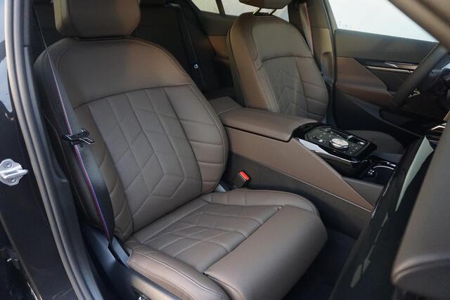 BMW 5-SERIE Touring 530e M Sportpakket Pro 20'' / Harman Kardon / Comfortstoelen met stoelventilatie / Driving Assistant Professional / Trekhaak