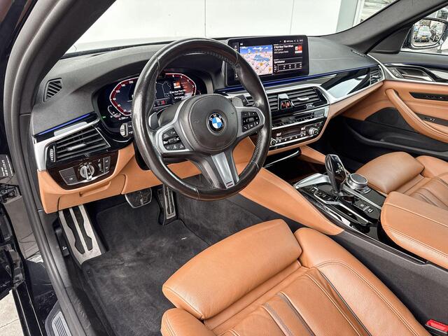 BMW 5-SERIE Touring 530i High Executive M-Sport 19 Inch / Comfort Acces / Soft Close / Electrische Zwenkhaak / Glazen Schuifdak / Getinte Ramen Achter / Driving Prof / Laser Light / Head Up Display / Hifi