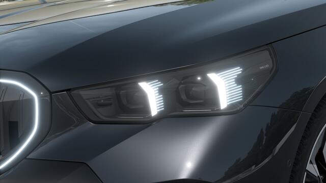 BMW 5-SERIE Touring 530e M Sport Automaat / Panoramadak / Trekhaak / Bowers & Wilkins / Adaptieve LED / Comfort Access / Stoelventilatie / Parking Assistant Plus