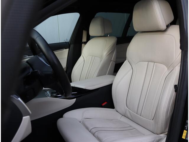 BMW 5-SERIE Touring 530e M-sport | Trekhaak | Pano | H&K | Head-up | Org. NL