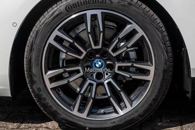 BMW 5-SERIE Touring 530e xDrive M-SPORT ** LED, NAVI+, LEDER, 19-inch LMV, ALARM, M-ONDERSTEL ** 1e EIG - UNFALLFREI - ¤ 17.900,= onder NP ** ** INFORMEER OOK NAAR ONZE AANTREKKELIJKE FINANCIAL-LEASE TARIEVEN **