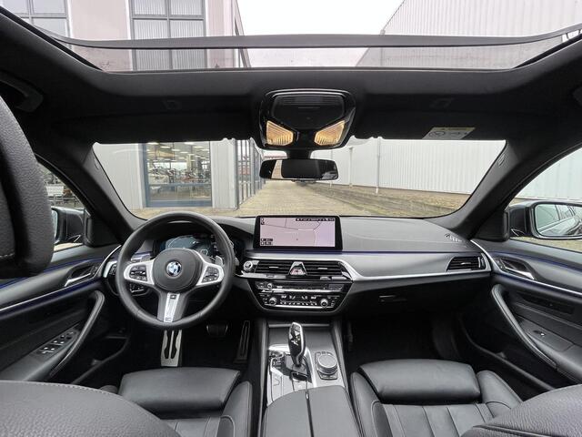 BMW 5-SERIE Touring 520i High Executive | Voll.Historie/Leder/Pano.Dak/Head-Up/360º Camera/M-Pakket