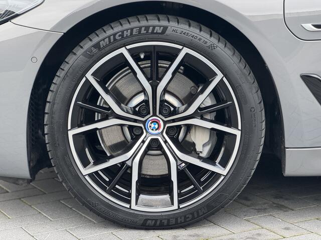 BMW 5-SERIE Touring LCI 530e M Sport High Executive | Panorama | Leder | 19" | HiFi Audio | Stoelverwarming v + a