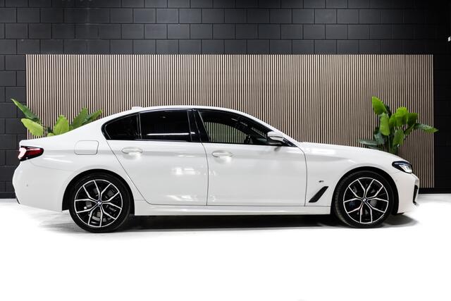 BMW 5-SERIE 545e xD High Ex. Ed. | HuD | H&K | Open Dak | Trekhaak |