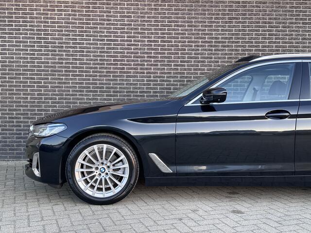 BMW 5-SERIE Touring 520d High Executive | Panoramadak | Luxury line | 360 Camera | Head-up Display