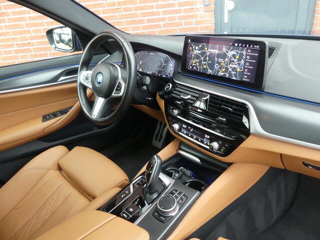 BMW 5-SERIE Touring 530e xDrive M-Sport / Panoramadak