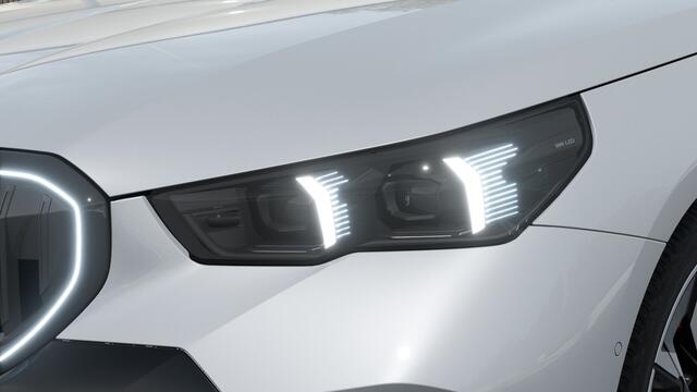 BMW 5-SERIE Touring 530e M Sport Automaat / Panoramadak / Trekhaak / Stoelventilatie / Bowers & Wilkins / M Sportonderstel / Comfort Access / Adaptieve LED / Parking Assistant Plus