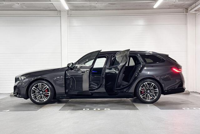 BMW 5-SERIE Touring 530e | M-Sport Pro | Travel Pack | Comfort Pack | Driving Assistant Plus | Harman/Kardon | Panoramadak | Comfort Access | Trekhaak