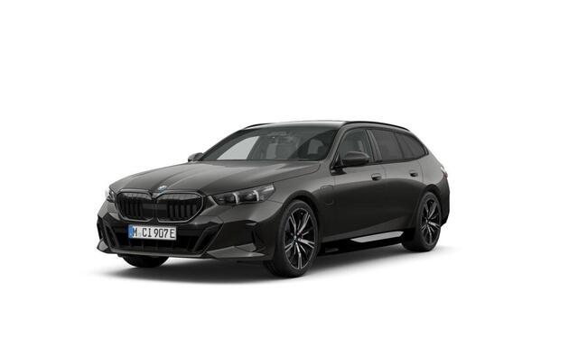 BMW 5-SERIE Touring 530e M Sportpakket Pro | Panoramadak | Elektr. Trekhaak | Stuurwielverwarming