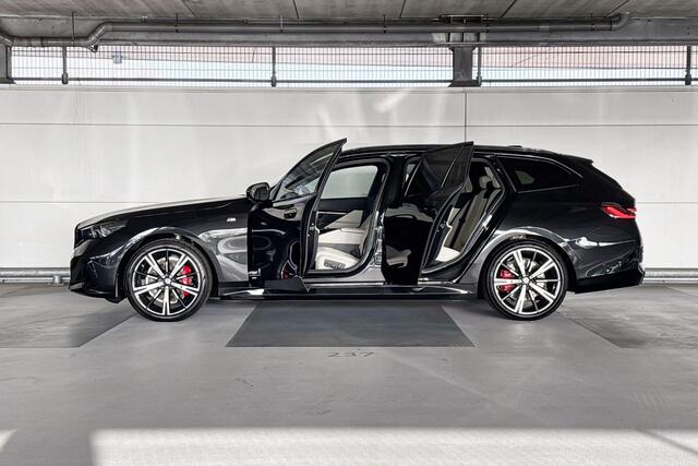 BMW 5-SERIE Touring 520i | M Sportpakket Pro | Innovation Pack | Travel Pack | Comfort Pack | Trekhaak