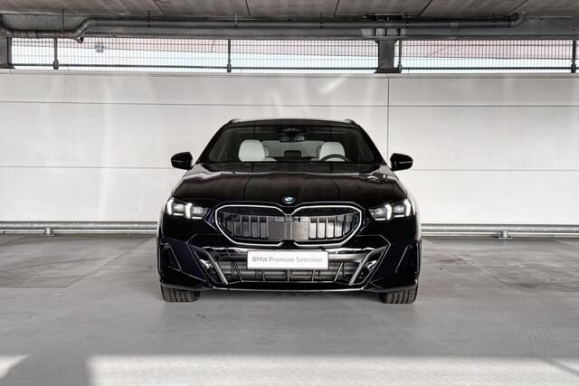 BMW 5-SERIE Touring 520i | M Sportpakket Pro | Innovation Pack | Travel Pack | Comfort Pack | Trekhaak