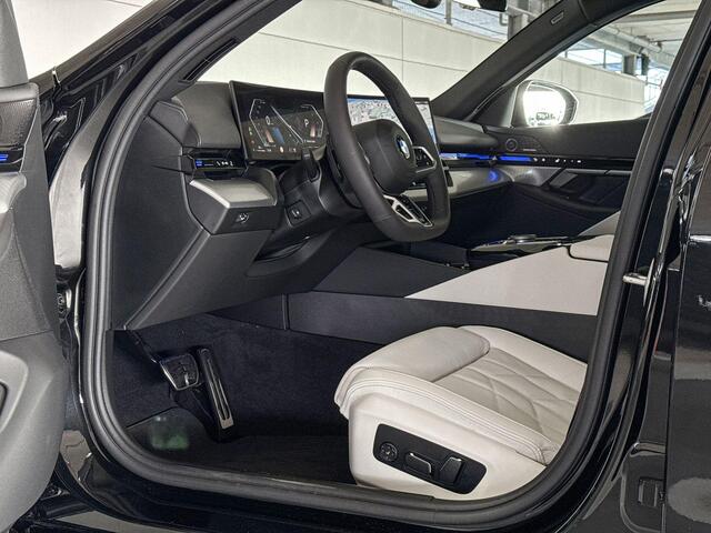 BMW 5-SERIE Touring 520i | M Sportpakket Pro | Innovation Pack | Travel Pack | Comfort Pack | Trekhaak