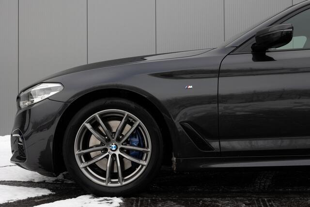 BMW 5-SERIE Touring 530i High Executive | M SPORT | PANO | LEDER | SFEER VERLICHTING