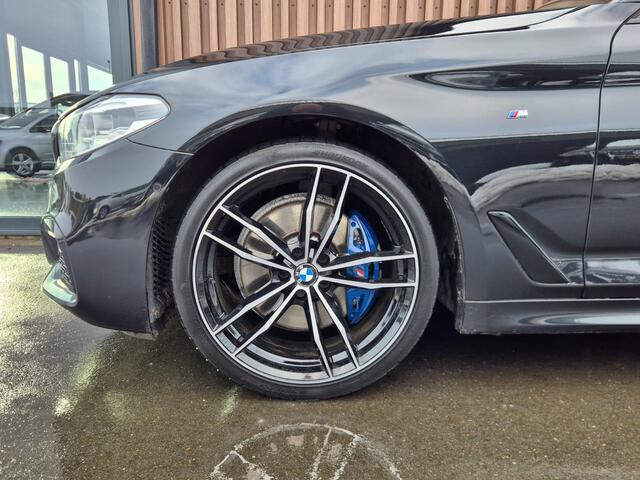 BMW 5-SERIE Touring 530i xDrive High Executive M-Sport | HUD | Pano | 19'' | Verw. stuur | DAB