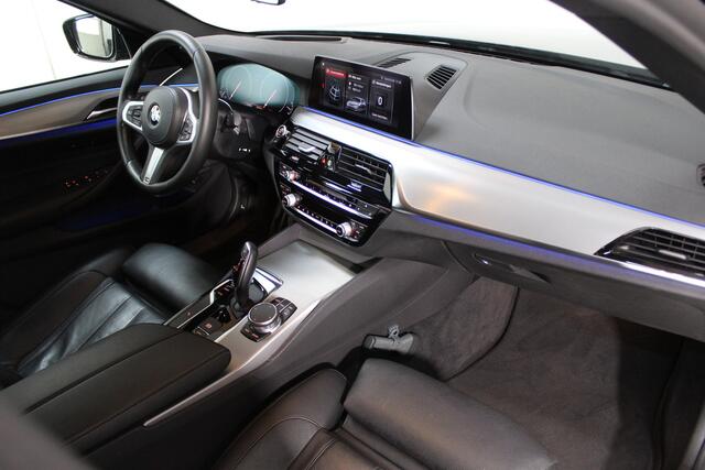 BMW 5-SERIE 530i High Ex M-Sport | HUD | Sfeer | Memory | Trekhaak | Camera