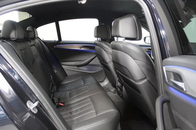 BMW 5-SERIE 530i High Ex M-Sport | HUD | Sfeer | Memory | Trekhaak | Camera