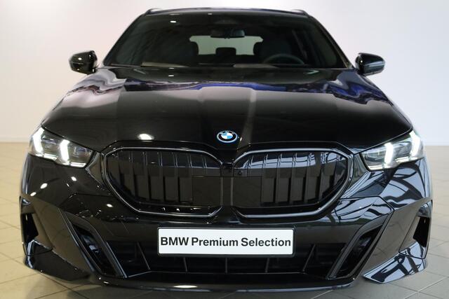 BMW 5-SERIE Touring 530e M Sportpakket Pro | Comfortstoelen | Bowers & Wilkins | Elektr. Trekhaak