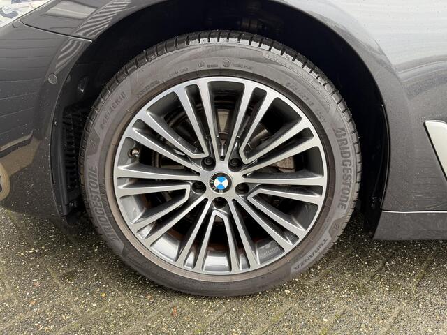 BMW 5-SERIE 520i Executive Edition | Navigatie | Lederen Bekleding | 18 Inch Lichtmetalen Velgen | Cruise Control |