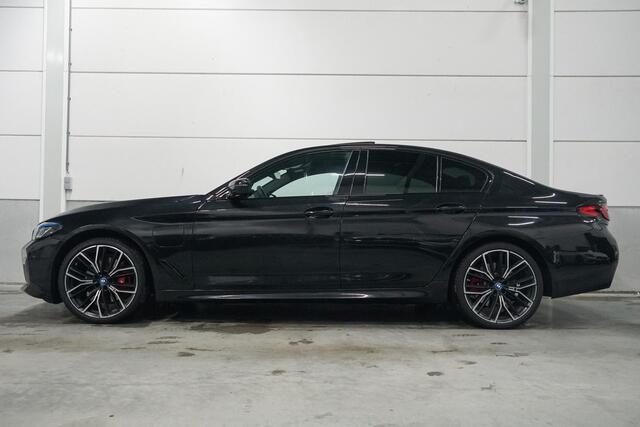 BMW 5-SERIE 530e M-Sport | M-Stoelen | Schuifdak | Alcantara hemel | Head Up | Harman Kardon