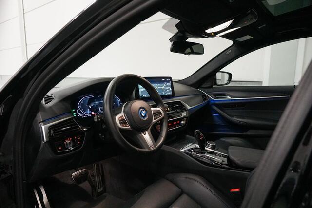 BMW 5-SERIE 530e M-Sport | M-Stoelen | Schuifdak | Alcantara hemel | Head Up | Harman Kardon