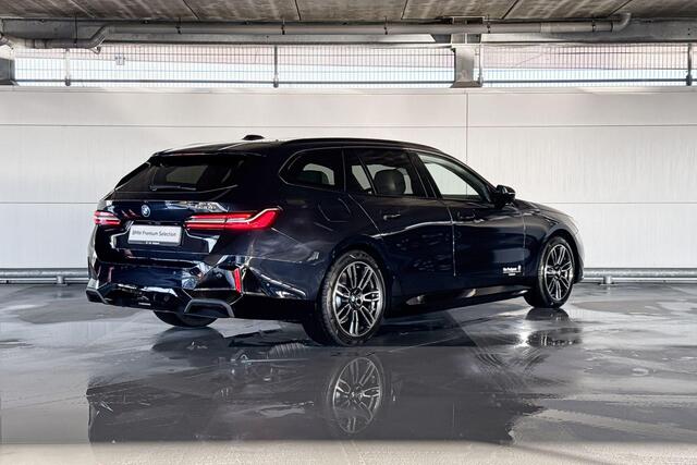 BMW 5-SERIE Touring 530e | M Sportpakket | Innovation Pack | Travel Pack | Comfort Pack | Trekhaak