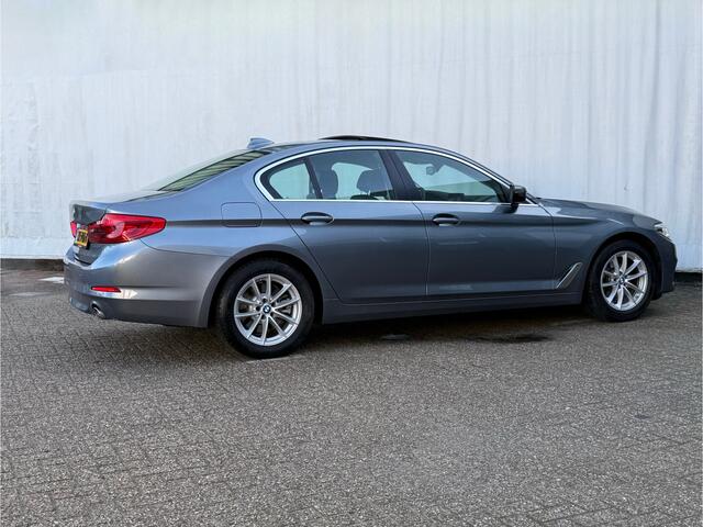BMW 5-SERIE 520i High Executive / Sch.dak/ comf.stl
