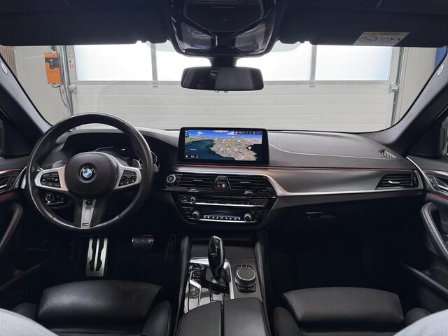 BMW 5-SERIE Touring 520i High Executive G31 LCI - M PAKKET - PANORAMADAK - COMFORT ZETELS - STOELVER + KOELING - LASER LAMPEN
