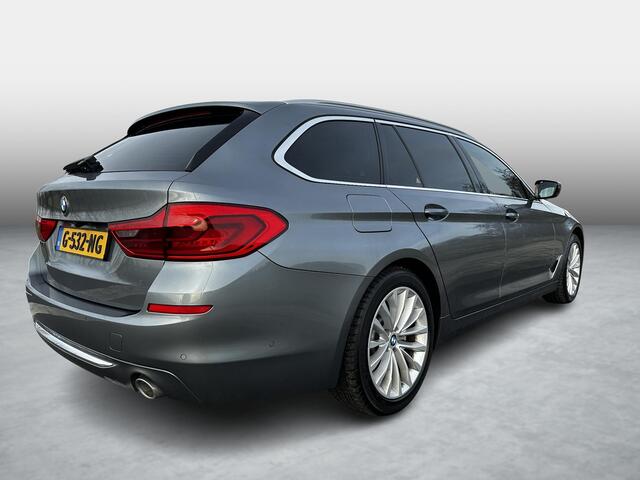 BMW 5-SERIE Touring 520i High Executive Edition | Trekhaak | Ambiance verlichting | Verwarmde voorstoelen | Carplay | Led |