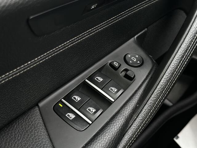 BMW 5-SERIE Touring 520i High Executive Edition | Trekhaak | Ambiance verlichting | Verwarmde voorstoelen | Carplay | Led |