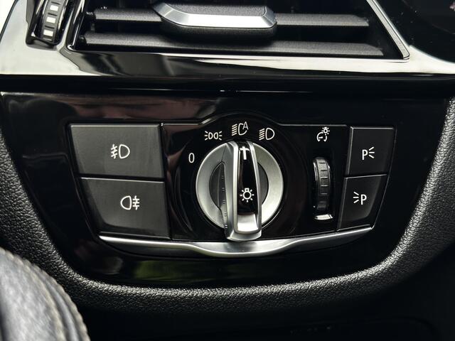 BMW 5-SERIE Touring 520i High Executive Edition | Trekhaak | Ambiance verlichting | Verwarmde voorstoelen | Carplay | Led |