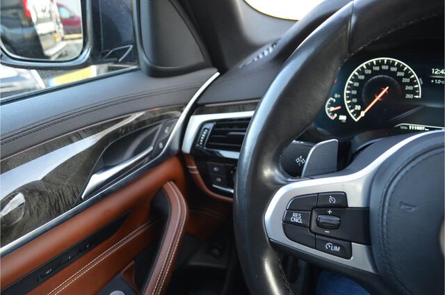 BMW 5-SERIE Touring 540i xDrive M pak | Pano | Stoelventilatie | Head Up | Comfortzet. | Trekhaak | 20 Inch. |