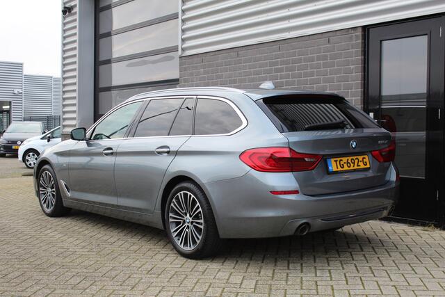 BMW 5-SERIE Touring 520d High Executive / Panoramadak / N.A.P.
