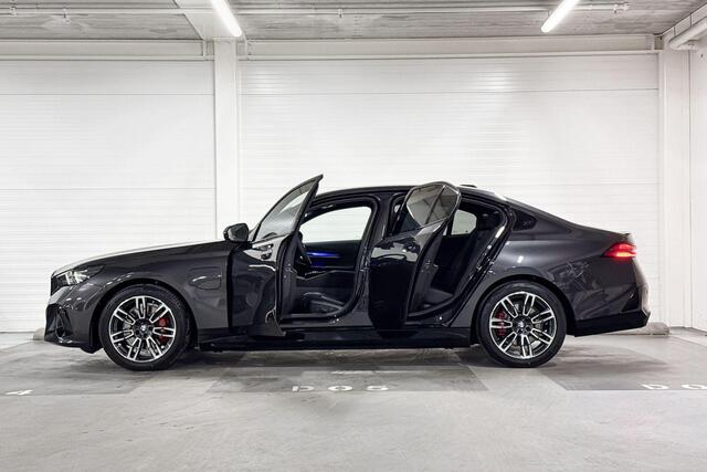 BMW 5-SERIE 530e | M-Sport Pro | Travel Pack | Comfort Pack | Driving Assistant Plus | Harman/Kardon | Panoramadak | Comfort Access