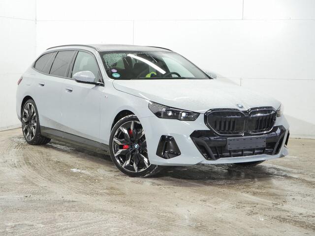 BMW 5-SERIE Touring 550e xDrive M-Sport Pro | 21" | Adaptief Onderstel Professional | Bowers & Wilkins | Autobahnassistent | Panorama | Trekhaak