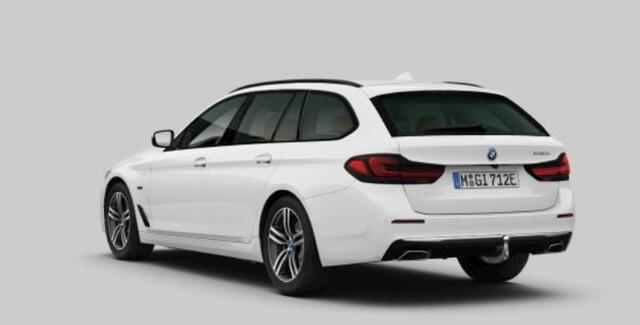 BMW 5-SERIE Touring 530e Luxury Line - Trekhaak - Comforstoelen - Getinte Ruiten - High Beam Assistant - Hifi - Elektrisch verwarmde voorstoelen -