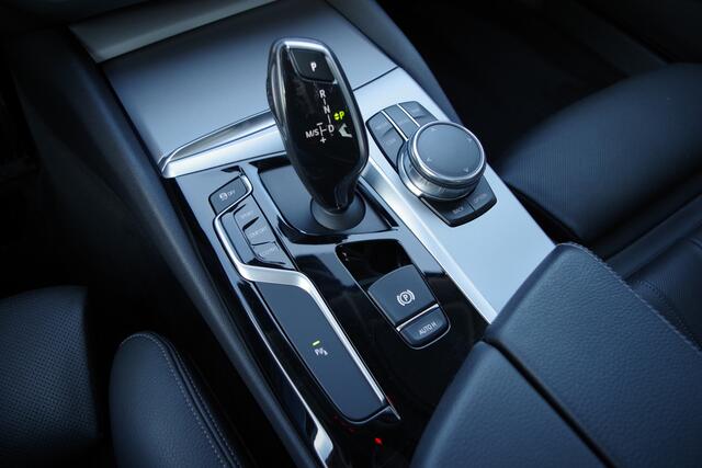 BMW 5-SERIE 540i 340 PK xDrive High Executive, Trekhaak, Schuif-Kanteldak, Adap. Cruise Control, Memory