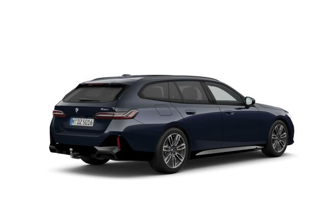 BMW 5-SERIE Touring 520i | M Sportpakket | Innovation Pack | Travel Pack | Comfort Pack | Trekhaak